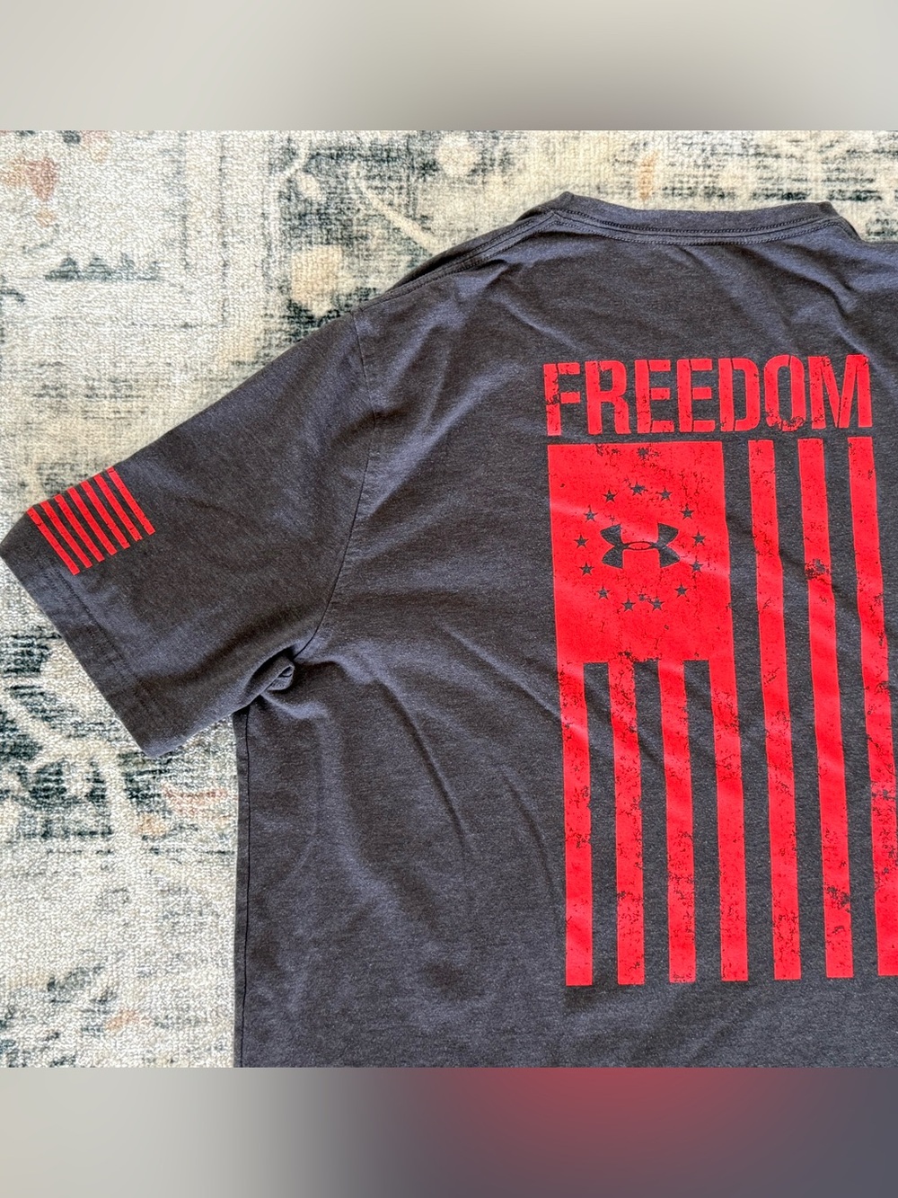Under Armour Men’s Charcoal Tee Shirt with Red Freedom Graphic